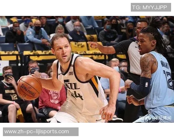 爵士队与马刺队激战正酣谁能在这场对决中笑到最后